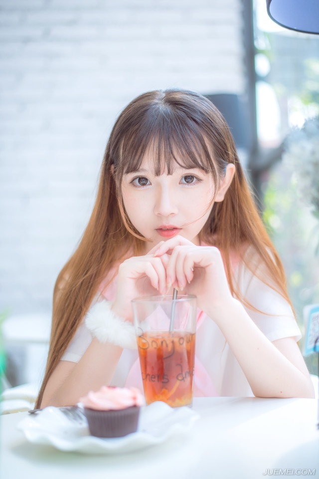 孩子真情流露的时候，好似总是背着你们，你们向我显明最深的爱的时候，也好似恰巧在文章里偷偷的写出来，什么时候我才肯明明白白的将这份真诚在我们有限的生命里向你们交代得清清楚楚呢